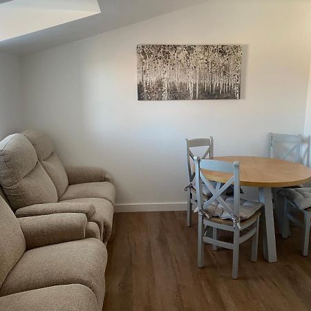 2 Bedroom Central Apartment Лик Экстерьер фото