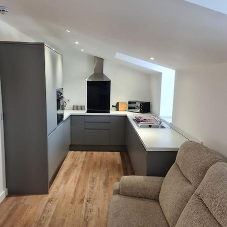 2 Bedroom Central Apartment Лик Экстерьер фото